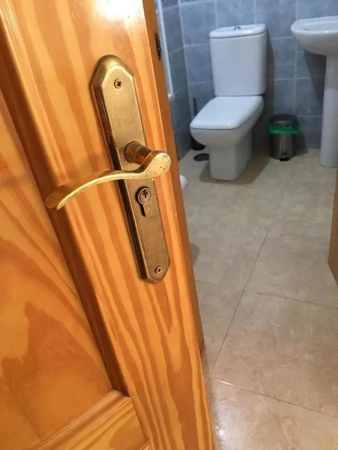 Habitacion Con Bano Privado, En Piso Compartido Coín Privatunterkunft