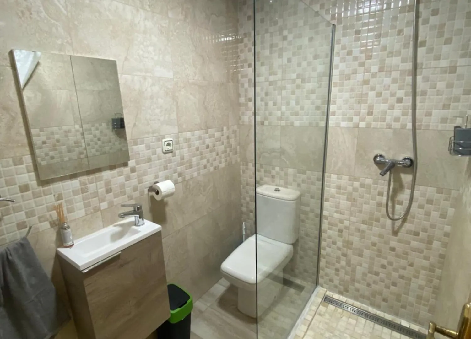 Habitacion Con Bano Privado, En Piso Compartido Coín 0*,